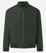 Campera bomber color beige, con cuello alto, cierre frontal con cremallera, bolsillos laterales y puños y cintura elastizados.