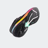 Championes de running Joma Hispalis 2201, color negro con detalles en turquesa y logo J en el lateral. La mediasuela presenta un degradado vibrante en tonos celeste, amarillo y fucsia.