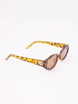 Lentes de sol con montura de carey y cristales marrones.