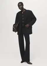 Pantalón de punto fino negro, de tiro medio y diseño recto con cintura elástica sin cierre.