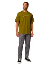 Remera de algodón de alto gramaje marca Columbia, color verde oliva, con cuello redondo y el logotipo estampado en el pecho en tonos amarillos y oscuros.