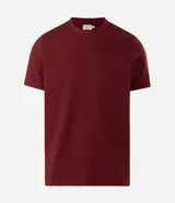 Remera de corte regular, color blanco crudo, con cuello redondo y mangas cortas. Presenta un diseño de textura perforada vertical y pertenece a la marca Marfinno.