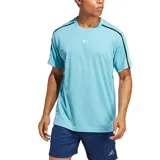 Remera de entrenamiento Adidas color celeste con cuello redondo y mangas cortas. Presenta las tres tiras características de la marca en color negro sobre los hombros y el logo estampado en blanco en el pecho.