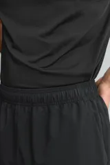 Pantalones deportivos cortos de Zara Athleticz, confeccionados en tejido técnico ligero y elástico. Presentan cintura elástica ajustable con cordón interior, bolsillos frontales, bajo con perforaciones decorativas y aberturas laterales, con detalle de logo estampado en la pierna.
