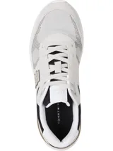 Zapatillas Tommy Hilfiger Modern Prep de running, color blanco con detalles en gris y logo TH en el lateral. Confeccionadas en gamuza y poliéster reciclado.