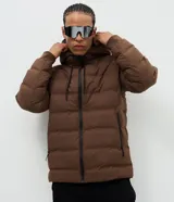 Campera puffer deportiva Get Over, color negro, con diseño sin costuras, cierre frontal por cremallera y capucha con cordón ajustable. Presenta puños elásticos y diseño acolchado.