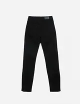 Pantalón de jean azul oscuro, corte slim fit.