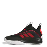 Championes de básquet Adidas modelo Own The Game 3.0, de corte medio. Presentan una capellada de malla negra con detalles en rojo vibrante, incluyendo las icónicas tres tiras laterales. Cuentan con suela de goma blanca con inserciones rojas y tecnología de amortiguación Lightmotion para mayor confort.
