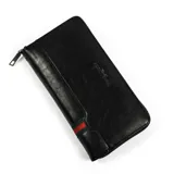 Billetera larga de cuero sintético color negro, con cierre de cremallera y detalle de franja verde y roja.