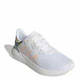 Championes de mujer Adidas QT Racer 3.0 de color blanco, con las tres franjas características de la marca en tono rosado en el lateral y detalles florales en el talón.