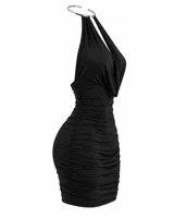 Mini vestido negro de microfibra, con escote halter adornado con detalles metálicos, corte ajustado al cuerpo y fruncidos laterales.
