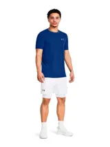Remera deportiva Under Armour de manga corta, color azul con textura de rejilla. Presenta un diseño ergonómico con ventilación estratégica y construcción prácticamente sin costuras para mayor comodidad durante el entrenamiento.