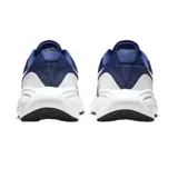 Championes de running Nike Revolution 8, color azul marino con logo lateral y suela en blanco.