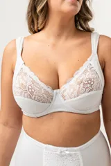 Soutien reductor blanco con aro, breteles acolchados regulables y espalda reforzada. Confeccionado en jersey, lycra reforzada y puntilla elastizada.