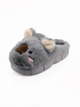 Pantuflas de peluche color tostado con diseño de cara de koala, orejas sobresalientes y suela de goma.