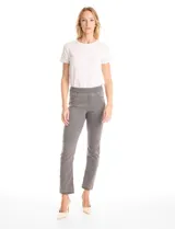 Jegging de tiro medio-alto en color gris, confeccionado en tejido de algodón elástico. Presenta cintura elástica ancha, bolsillos delanteros simulados y bolsillos traseros aplicados, con pierna entallada y terminación bootcut.