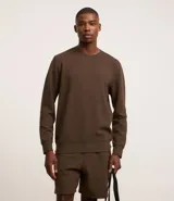 Buzo deportivo color verde claro, de manga larga y cuello redondo. Confeccionado en tejido de poliéster, viscosa y elastano.