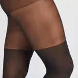 Medias negras opacas con efecto de medias largas.