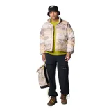 Campera reversible Columbia modelo Wallowa, color beige, con diseño acolchado, cuello alto, cierre frontal con solapa, bolsillos frontales con solapa y puños elásticos.