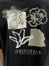 Remera de manga corta y cuello redondo, color negro, con pequeño estampado en el pecho con la inscripción "Originals". Confeccionada en jersey de algodón orgánico.