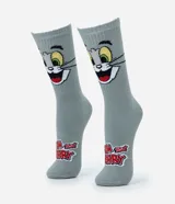 Medias de caña media color gris, con estampado del rostro de Tom en la parte superior y logo de Tom y Jerry en el pie.