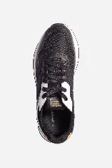 Zapatillas casuales color gris claro con detalles en gris oscuro y blanco. Confeccionadas en cuero y nylon, con suela de goma y logo en grifa de cuero.