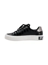 Championes negros de cuero con textura simil cocodrilo, cordones negros y suela blanca de plataforma plana.