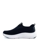 Championes deportivos Umbro modelo Magna para hombre, tipo slip-on sin cordones, confeccionados en tejido knit azul marino con suela gruesa de goma blanca.