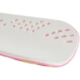 Canilleras Adidas Tiro Club color rosa con tres tiras diagonales amarillas y perforaciones para ventilación.