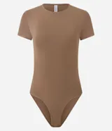 Body liso de manga corta y cuello redondo, confeccionado en poliamida y elastano con cierre en la entrepierna, diseño ajustado al cuerpo de la marca Blue Steel.