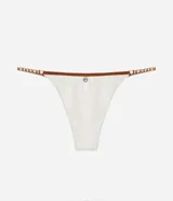 Bombacha de bikini colaless de color blanco con ribetes y tiras finas en tono marrón, confeccionada en microfibra con poliamida y elastano.
