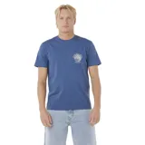 Remera azul de manga corta con cuello redondo y logo estampado en el pecho.