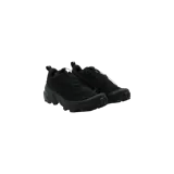 Championes Salomon x MM6 Maison Margiela modelo Cross Low, de color negro con diseño técnico, sistema de cordones de ajuste rápido y suela todoterreno con tacos.