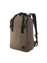 Mochila de tela color marrón con detalles en negro, diseñada con compartimentos internos para termo, mate y accesorios, además de un espacio dedicado para laptop. Cuenta con correas ajustables, manijas superiores y cierre principal.