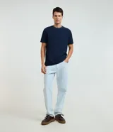 Remera Marfinno de manga corta para hombre, confeccionada en tejido acanalado de algodón y poliéster, con cuello redondo y diseño liso.