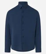 Camisa masculina de manga larga con cuello inglés y cierre frontal abotonado. Confeccionada en tejido de poliamida con tecnología performance, que ofrece elasticidad, secado rápido y resistencia a las arrugas.
