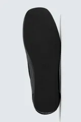 Zapato náutico de hombre, color marrón oscuro, fabricado en piel con acabado abatanado. Presenta cordones de piel, forro y plantilla interior de piel, y suela ultrafina.