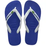 Ojotas Havaianas modelo Brasil Logo, con planta de goma color azul vibrante y tiras blancas. Las tiras presentan el logo de Havaianas en relieve y un pequeño aplique con la bandera de Brasil.