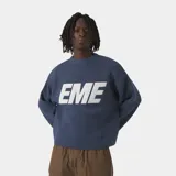 Sweater de punto color azul marino, con cuello redondo, mangas largas anchas y corte holgado. Presenta el logo "EME" bordado en blanco en el pecho.