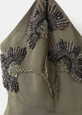 Top de tirantes finos color verde militar, con escote en V, apliques bordados con micro abalorios y detalle de volantes asimétricos.