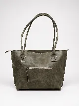 Cartera tipo tote bag de cuero vacuno color marrón oscuro, de diseño estructurado con asas largas para llevar al hombro y cierre superior. Presenta detalles de costuras decorativas y pespuntes en el frente.