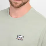 Remera de manga corta color verde claro con cuello redondo y un pequeño parche con el logo de O'Neill en el pecho.