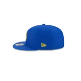 Gorro azul con logo de los Golden State Warriors bordado en amarillo.