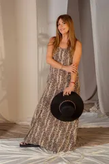 Vestido largo con estampado animal print.