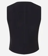 Chaleco negro de corte sastrero, con cuello redondo y botones metálicos.