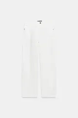 Jeans Z1975 de tiro medio, pernera holgada tipo barrel que se estrecha hacia el tobillo, color blanco, con diseño de cinco bolsillos y raya planchada delantera. Cierre frontal con cremallera y botón metálico.