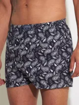 Bóxer de algodón blanco con estampado de flores pequeñas color celeste, con cintura elástica y logo de la marca en el centro.