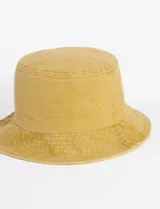Gorro tipo bucket color mostaza de algodón con efecto gastado.