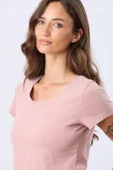 Remera de manga corta y cuello redondo, color verde menta jaspeado.