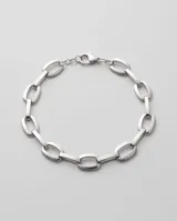 Pulsera de plata 925 con eslabones rectangulares calados y textura.